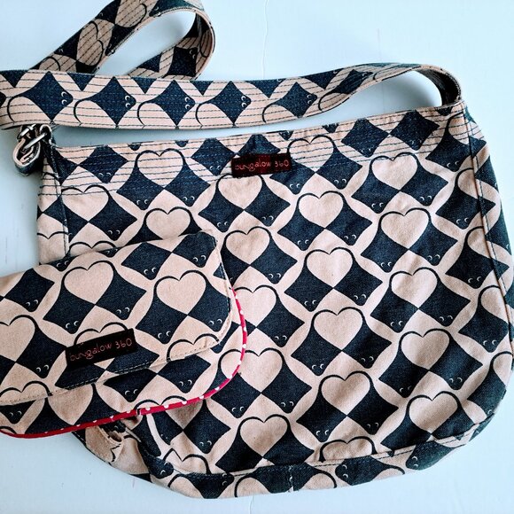 Manta Ray Bucket Crossbody Bag and Matching Wallet by Bungalow 360 - Picture 1 of 7